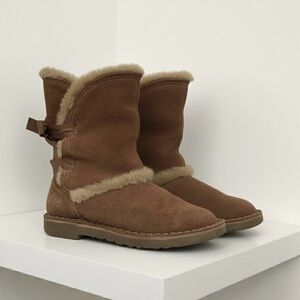 Hold Vintage Aldo furry boots